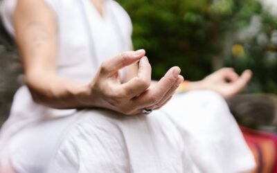 Meditação com Mudras para Iniciantes: Descubra as Posições